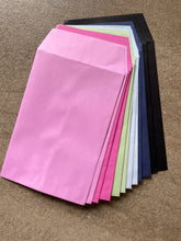 Cargar imagen en el visor de la galería, Sacos Papel Pago 13x19 cm (Paquete 25 uni)